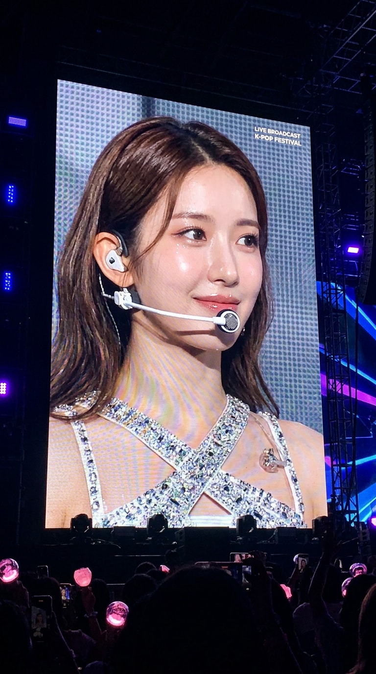 K-pop idol ending fairy concert finale emotional moment