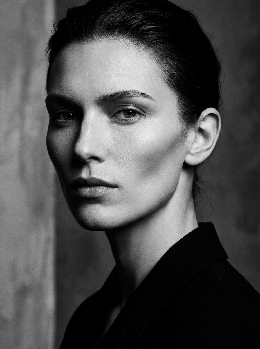 Editorial Monochrome Contour
