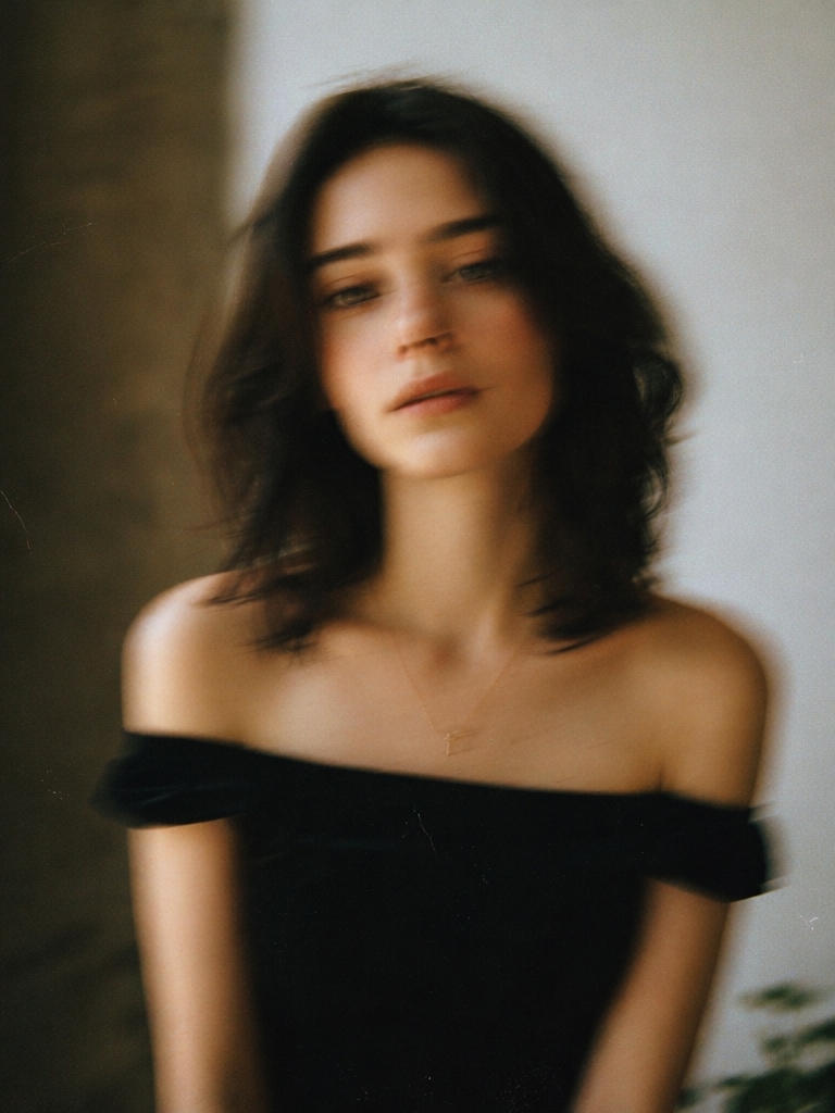 Vintage film blur prompt