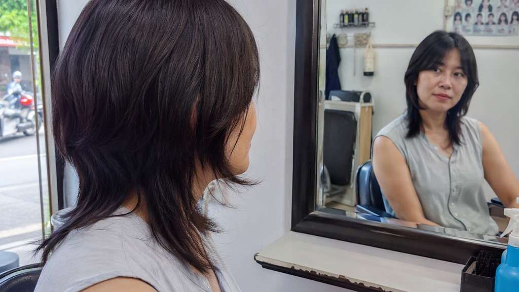 Shoulder Length Jellyfish Cut hairstyle