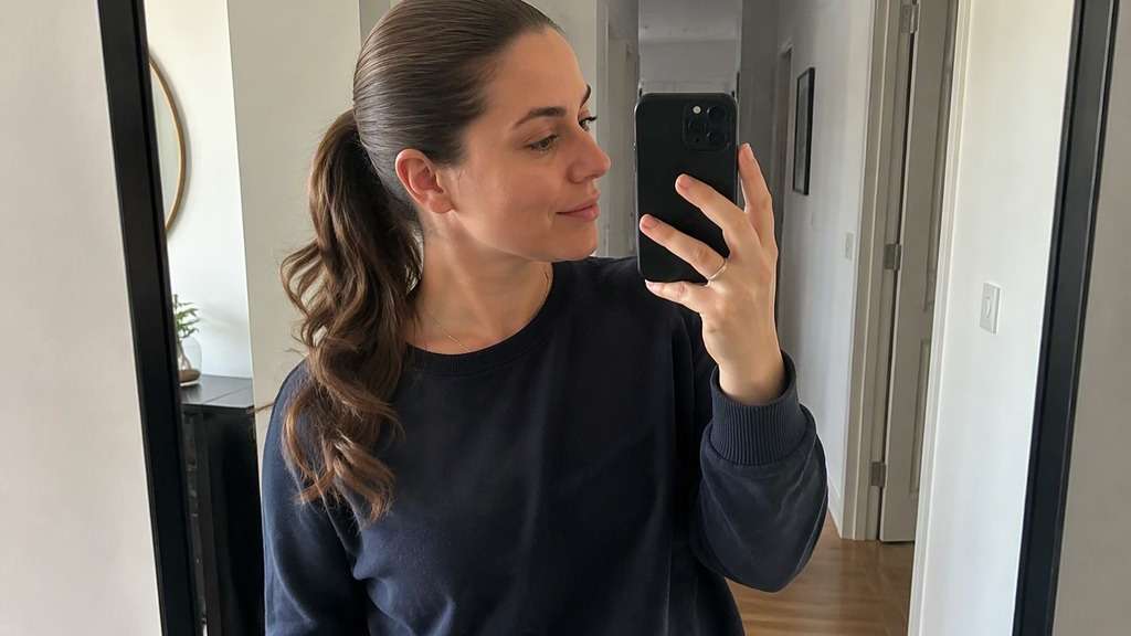 Sleek Wavy Tail hairstyle