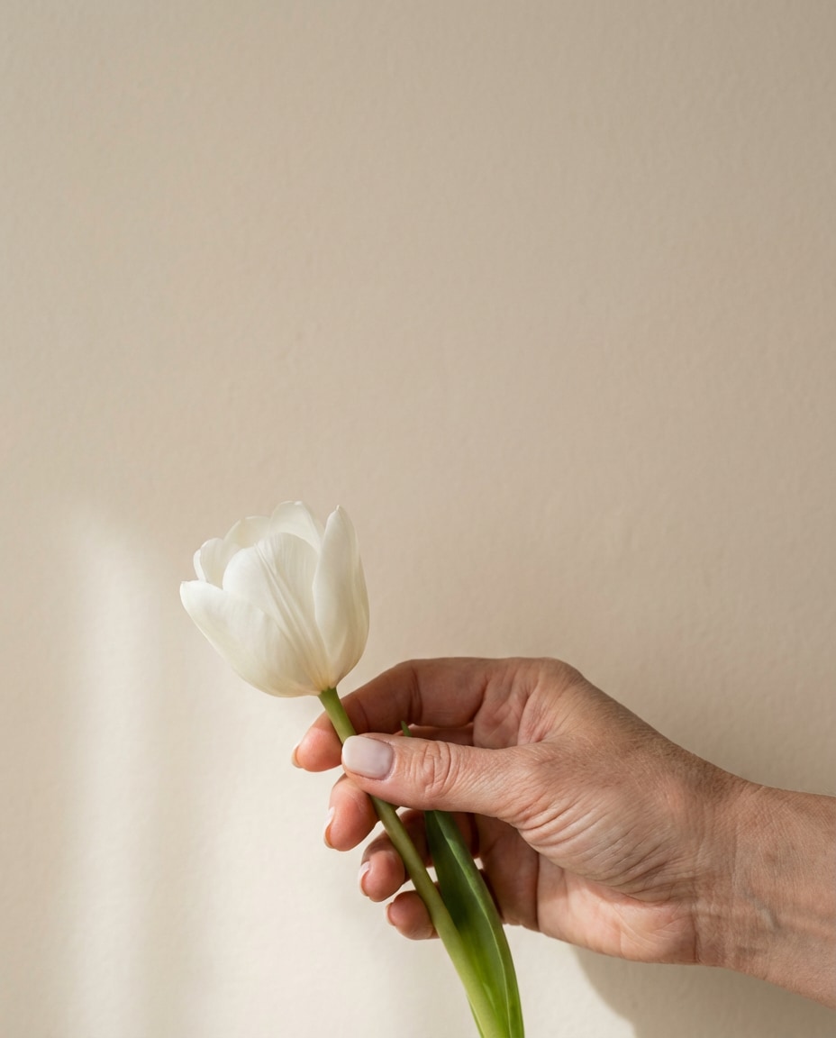 minimal hand and flower photo