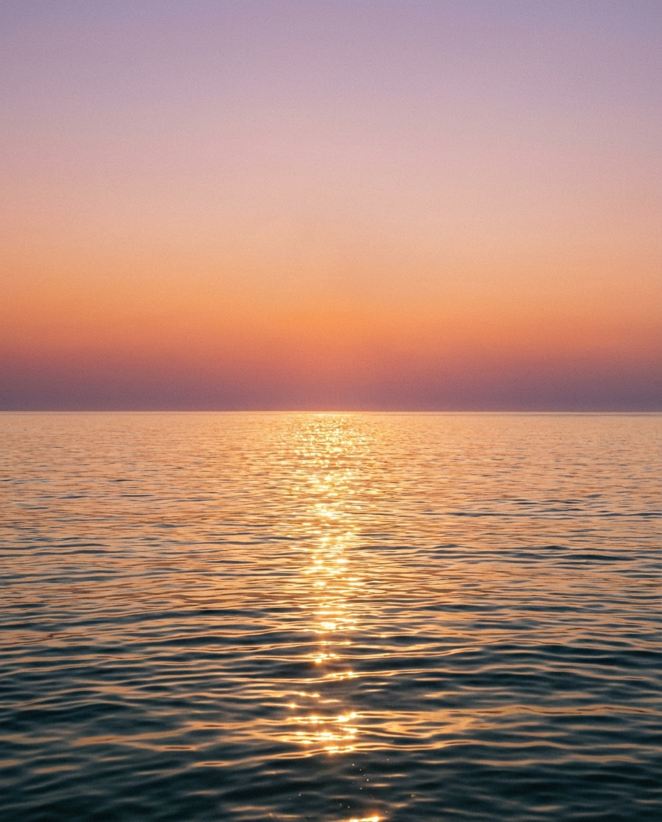 ocean glass surface photo