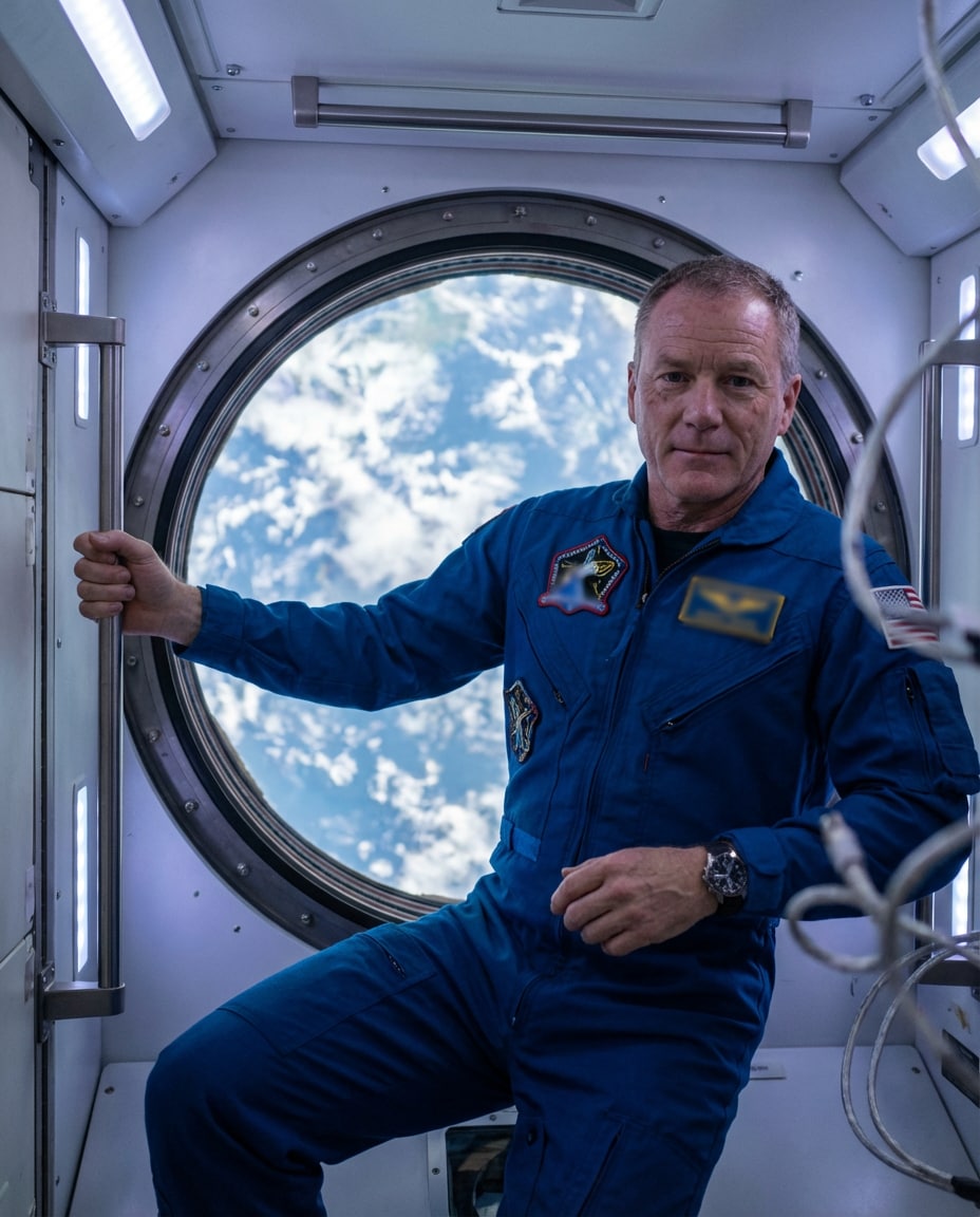 iss window moment photo