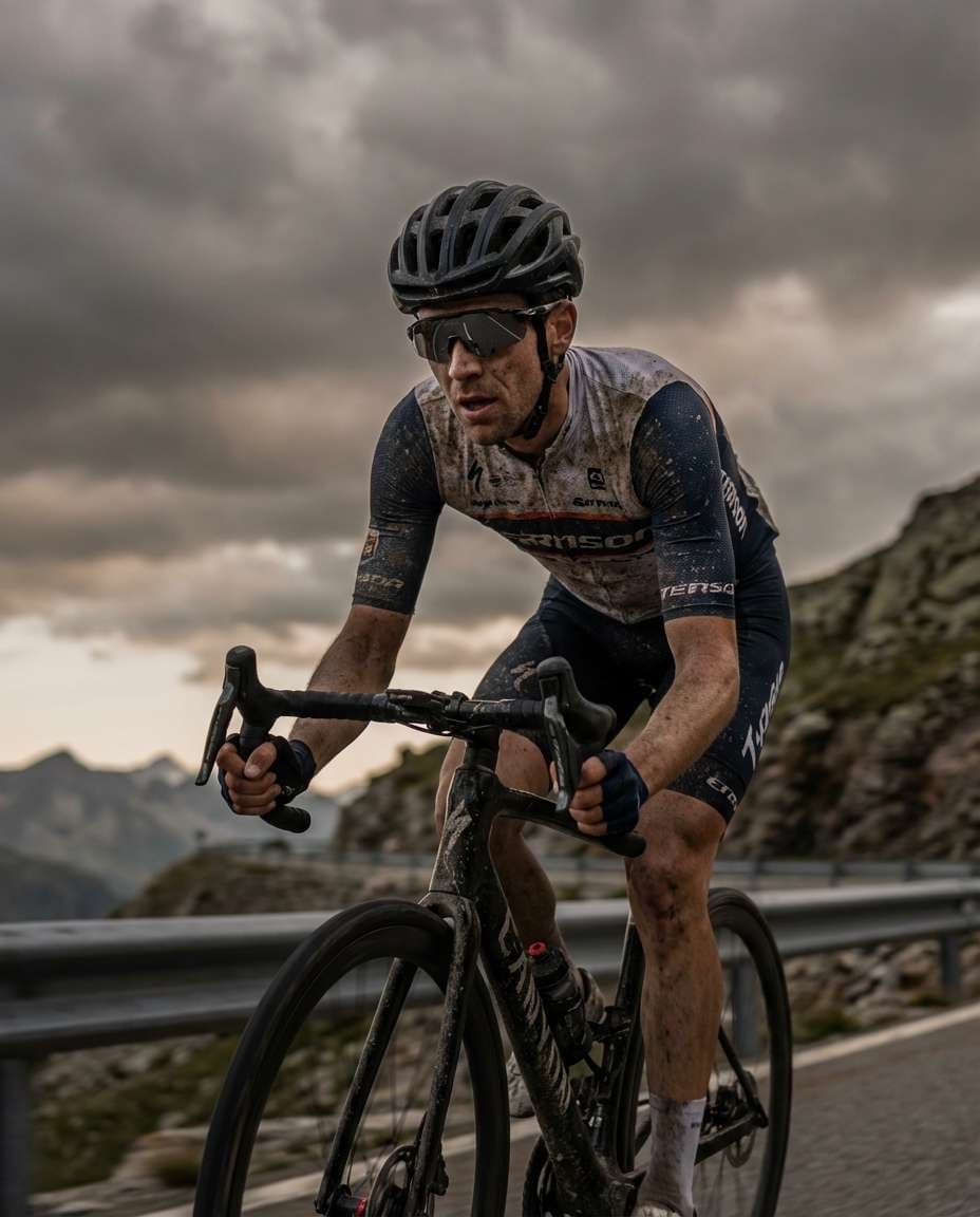 cyclist road sprint photo