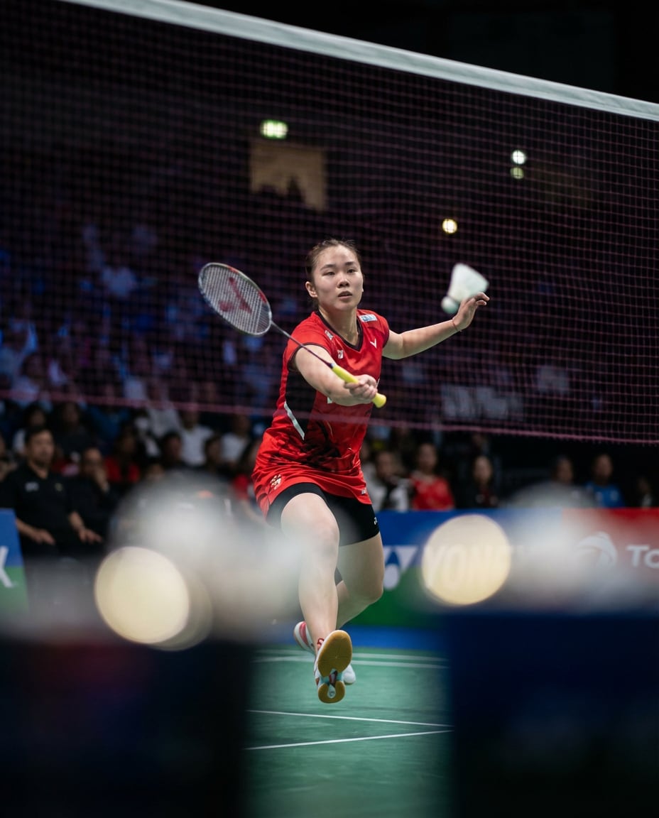jumping behind net photo