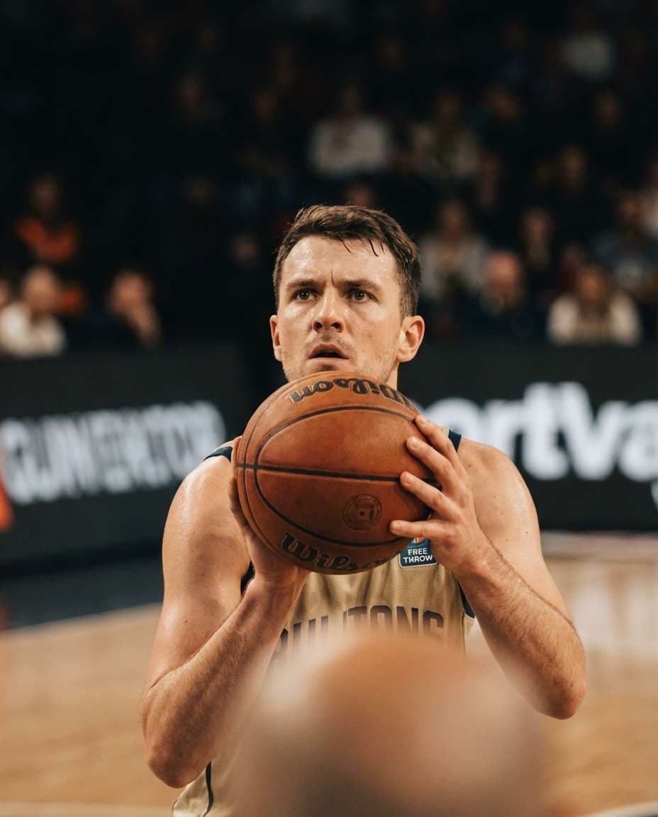 free throw focus photo