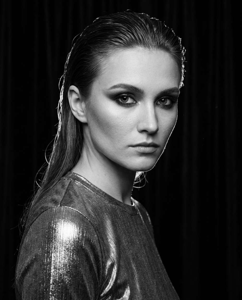studio rim light drama photo