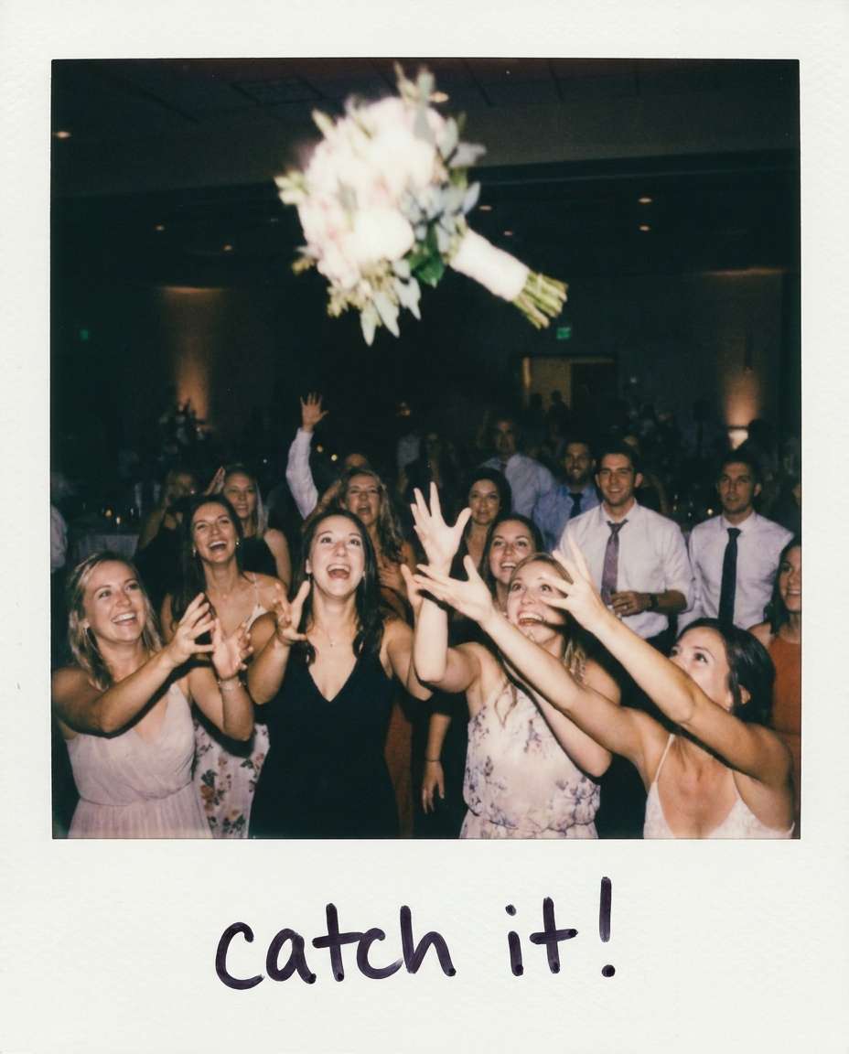 bouquet toss freeze photo