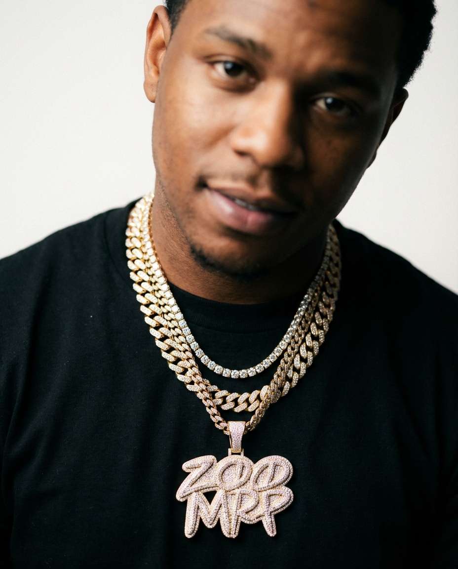 chain detail close shot photo