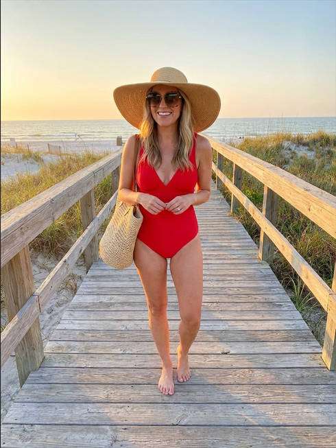 Elegant Sun Hat Look photo