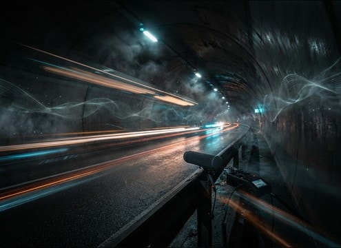 Car driving through a tunnel with strong reflections in audio