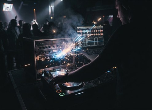EDM transition edit with a bass thump marker