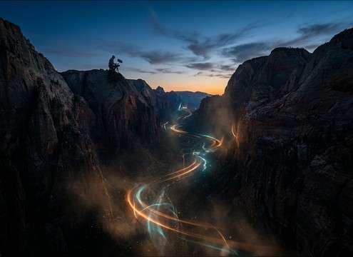 Echoing hawk screech sound effect for canyon scene