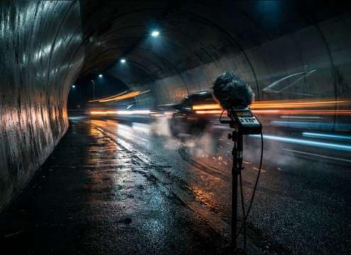 Tire screech with tunnel echo for an underpass scene