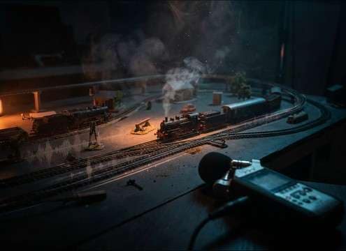Small scale train wheel clicks and light passby sound