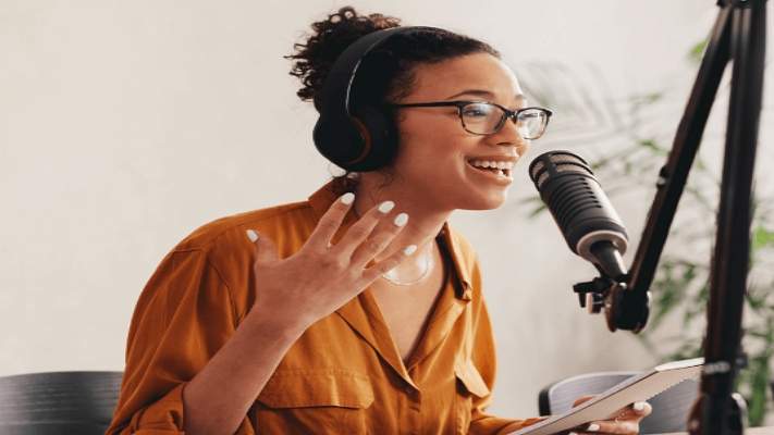 7 Best Ways to Record a Podcast in 2022 [Easy]