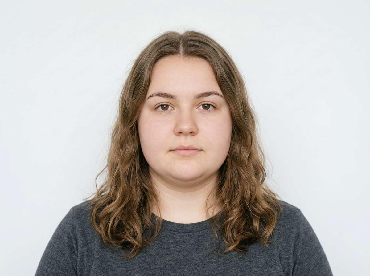 before - woman portrait with round face shape, natural lighting, neutral expression